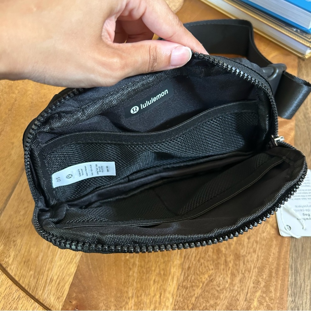 Lululemon Everywhere Belt Bag 1L in Black - Picture 7 of 9